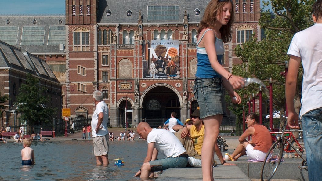 Amsterdam residents and their attitude towards tourists and tourism