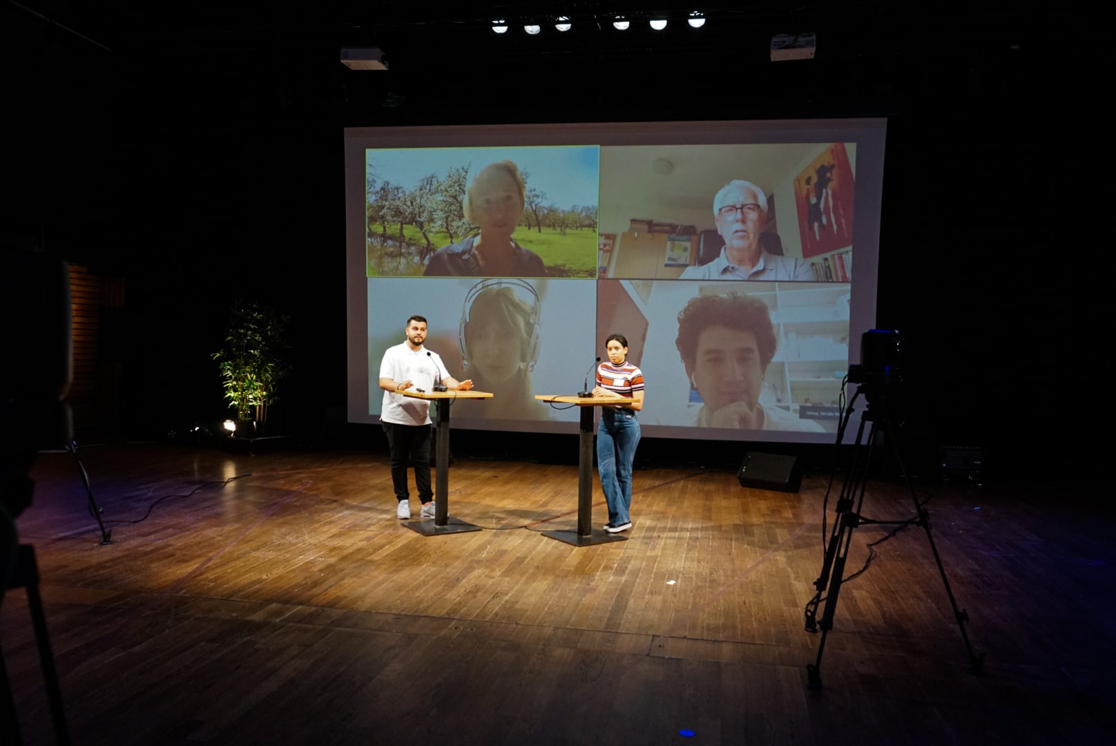 Pitchen op het podium van De Zwijger