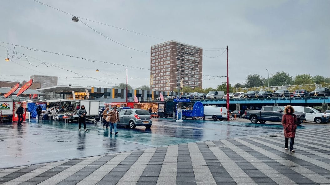 Studenten ontwerpen 3×3 basketbalveld voor community op Buikslotermeerplein